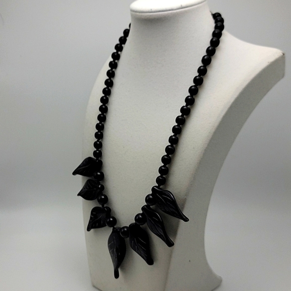 Vintage Black Onyx Leaf Necklace Natural Gemstone Hand Carved Knotted 19" - Picture 5 of 10